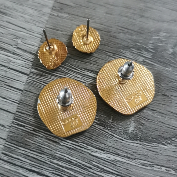 Disney Pocahontas Earrings - Picture 3 of 3